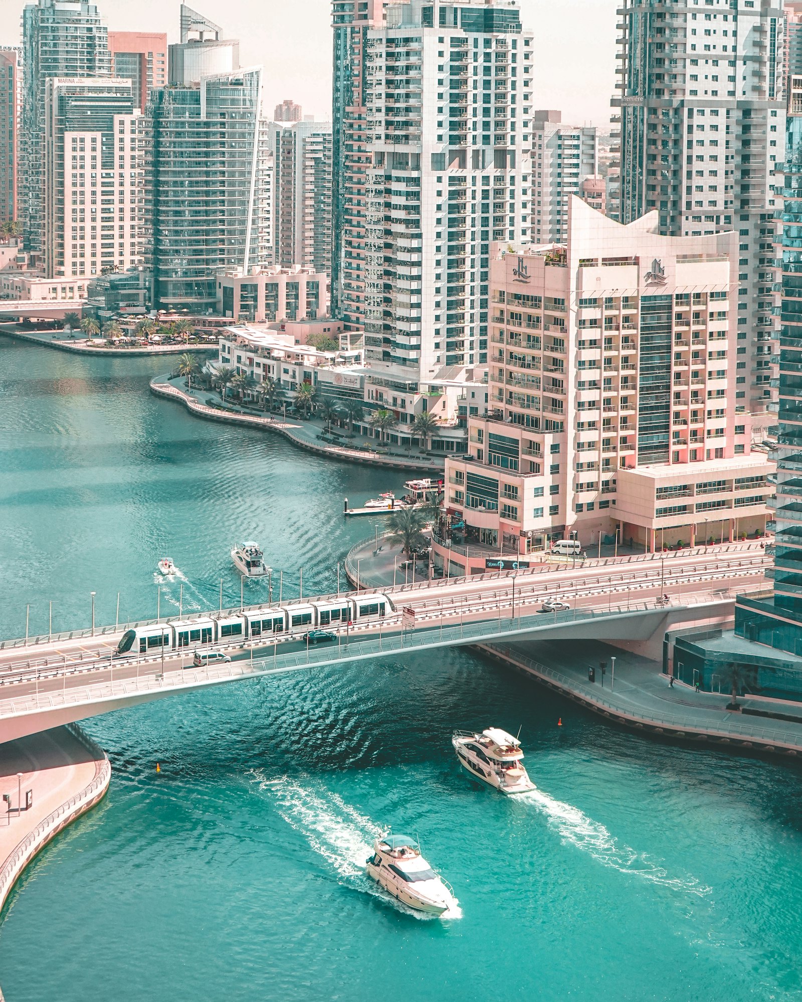 Business Bay holiday homes by the Dubai Water Canal